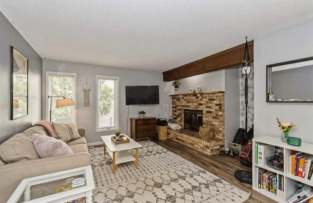 2 bed, 896 sqft, $1,250 — Photo 2