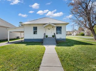 425 6th St, Filer, ID 83328