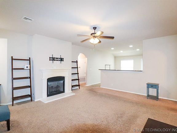 5th image of 9902 E Swan Dr W