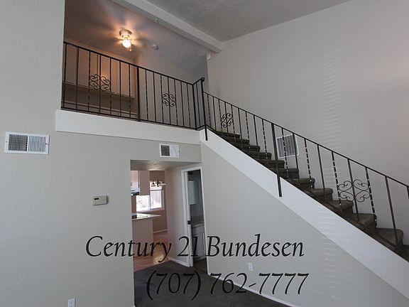 3rd image of 325 Bond Ave