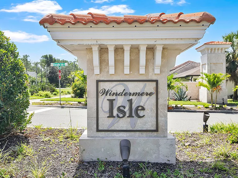 8318 Vivaro Isle Way — Photo 23