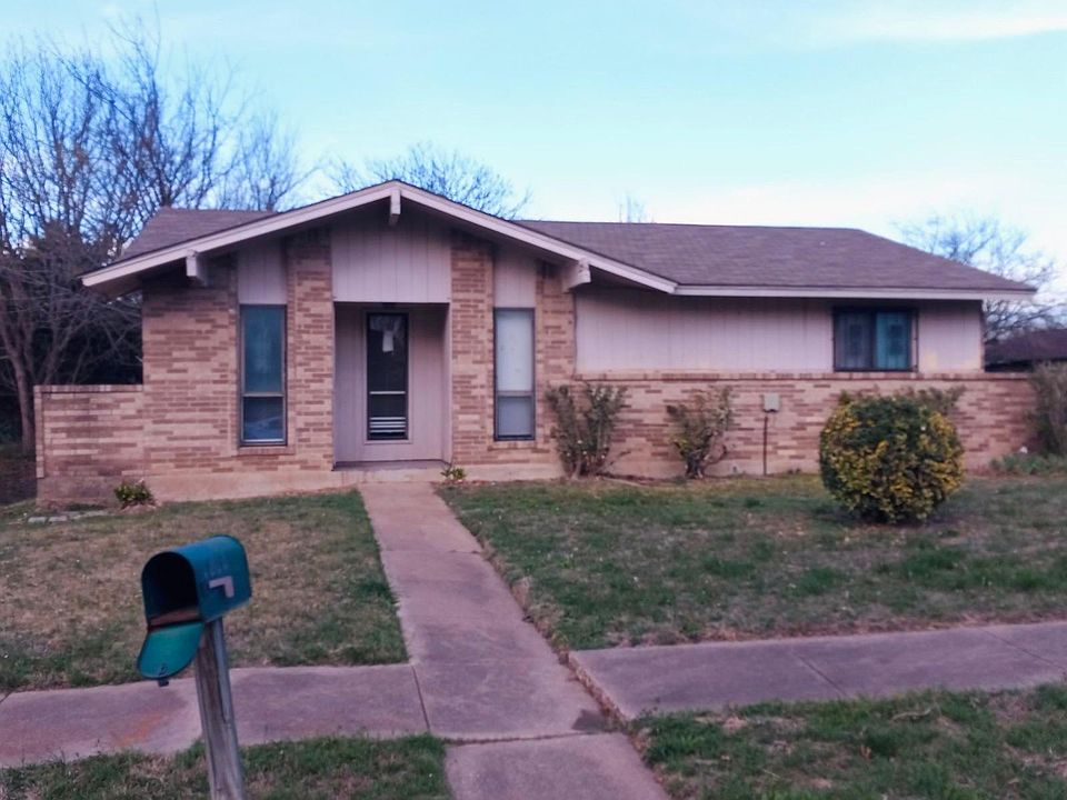 1st image of 1212 Oak Creek Dr