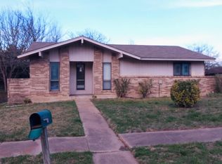 1212 Oak Creek Dr, Hutchins, TX 75141