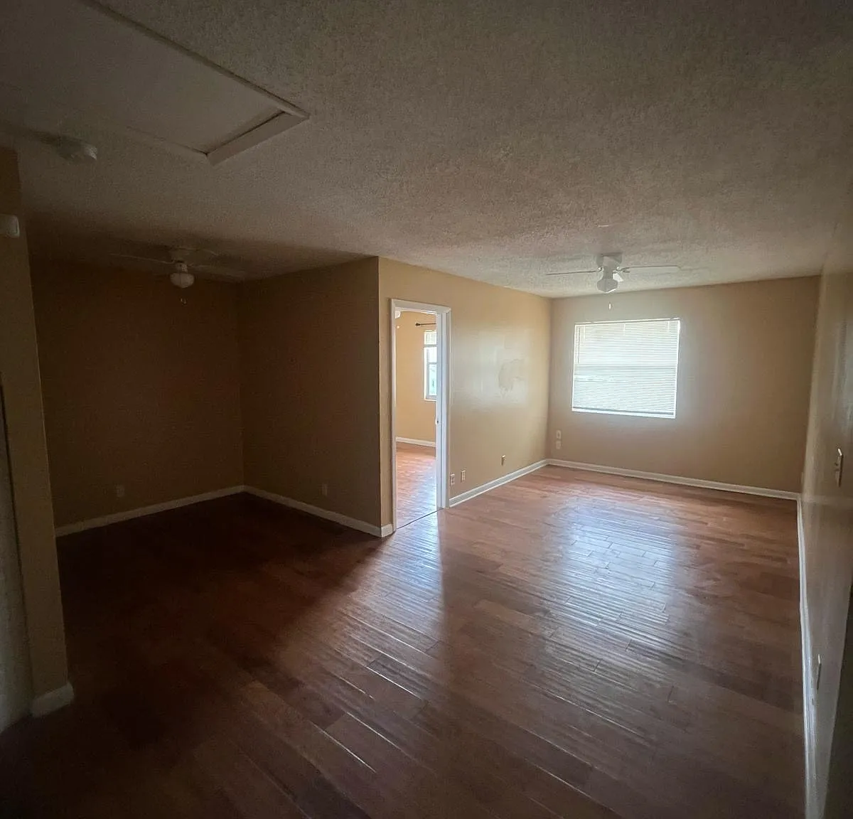 2 bed, 4400 sqft, $1,800 — Photo 4