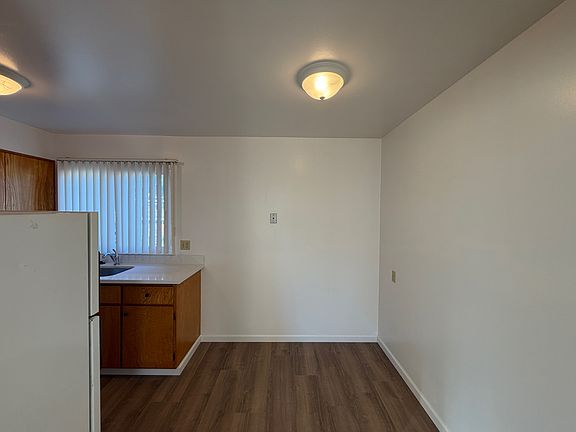 2nd image of 863 Commercial Ave #3
