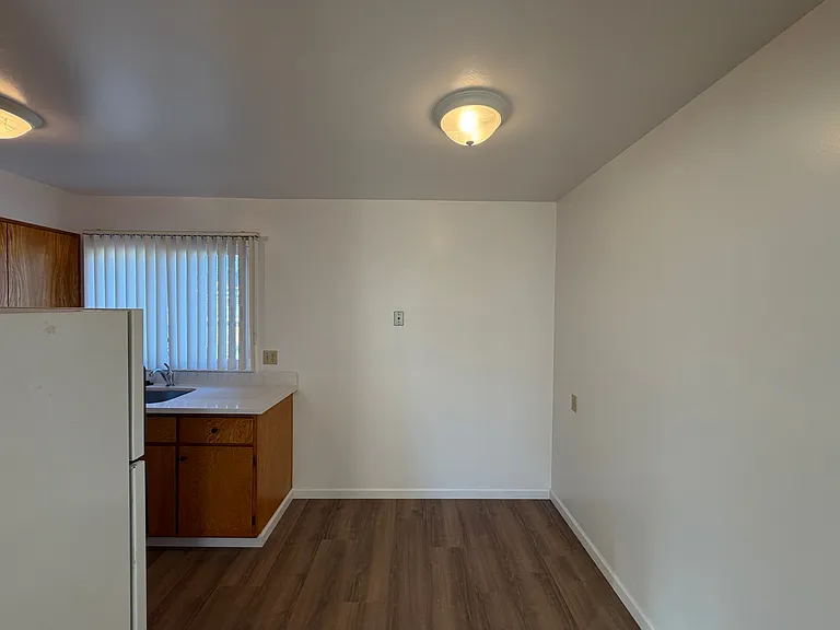 863 Commercial Ave #3 — Photo 2