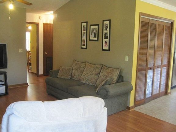 3rd image of 4228 Red Oak Dr