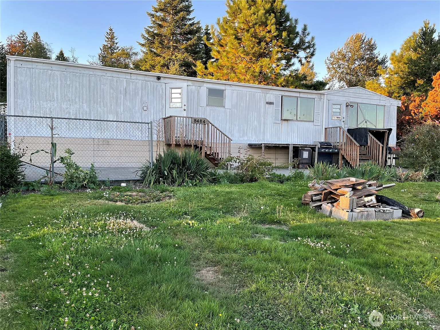 8484 Alder Way photo 1
