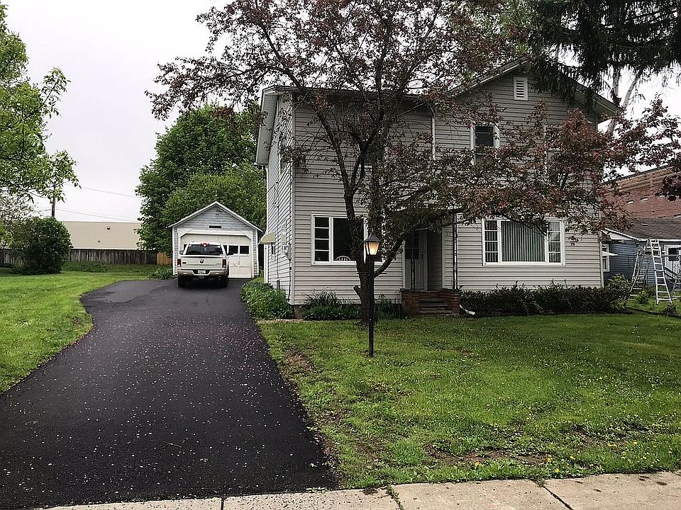 Beautiful 2 story home 