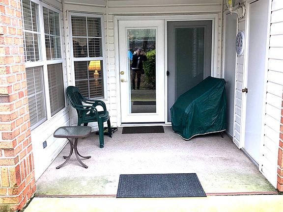 2nd image of 203 Burkwood Ct Unit 1L