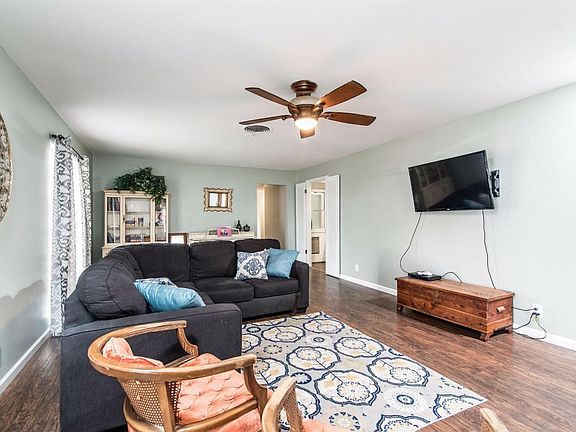 3rd image of 118 W Beech Avenue