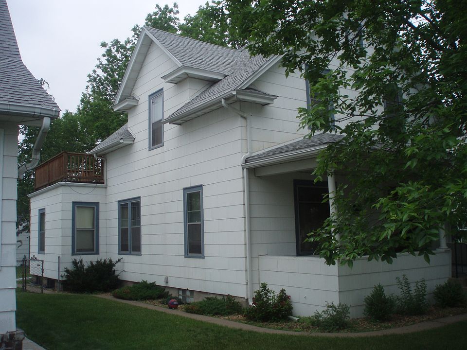1st image of 2606 Quincy St NE