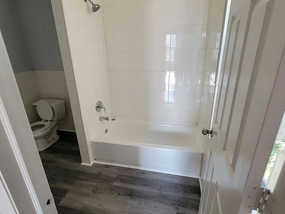 4th image of 1431 W Tioga St #4