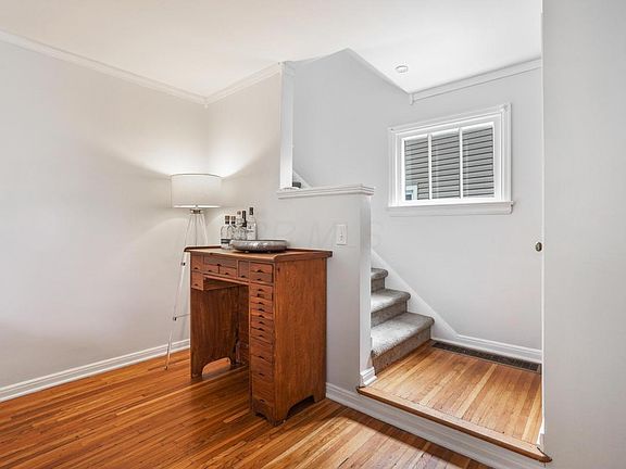 3rd image of 240 Olentangy St
