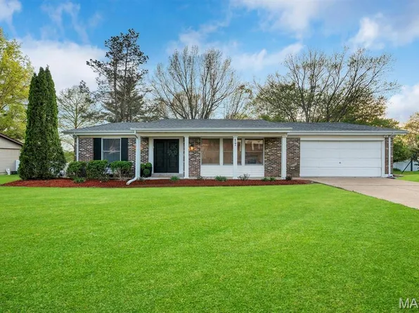 17 Atwood Dr, Saint Peters, MO 63376