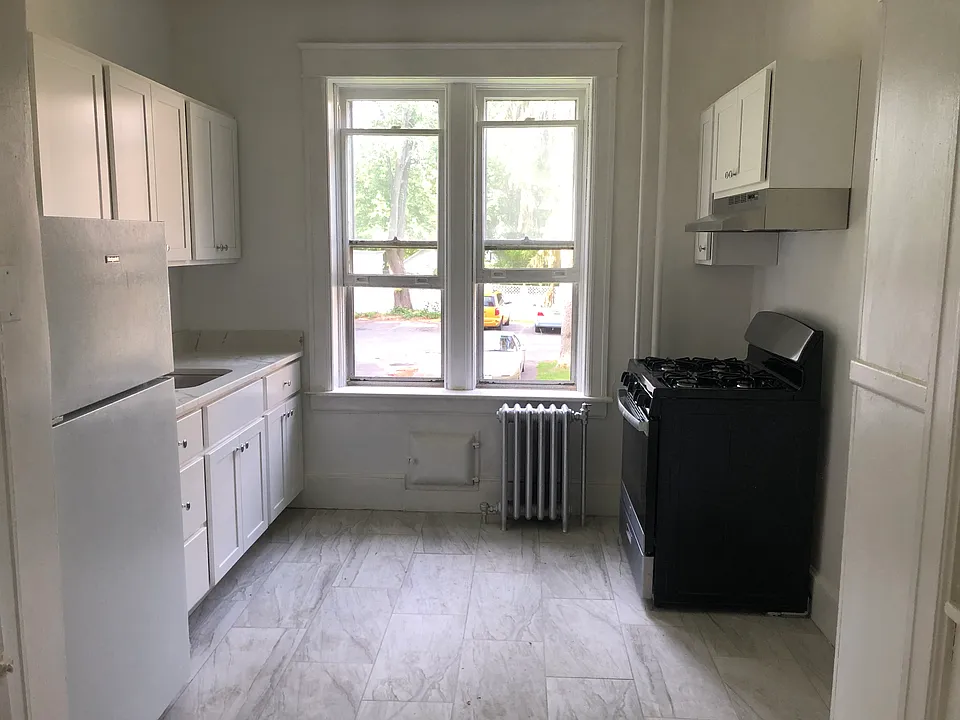 Eat-In Kitchen