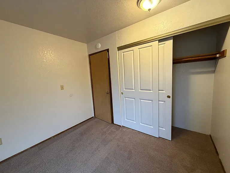 1016 Loni Dr — Photo 8