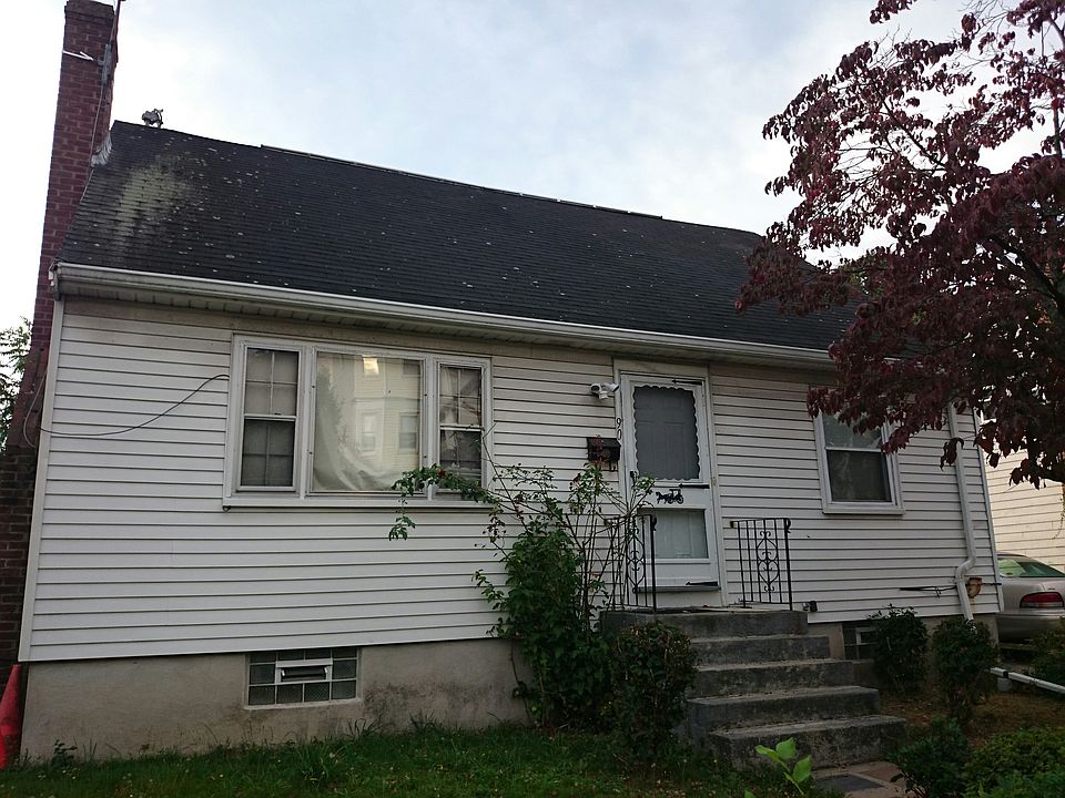 2nd image of 90 Fuller St