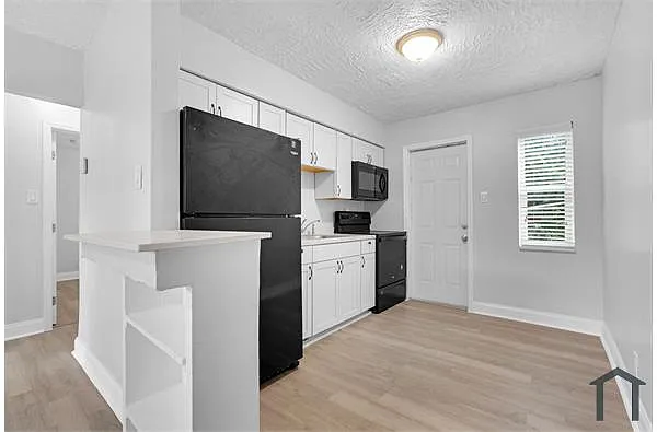 Building Photo - 746 SW 4th St #2
