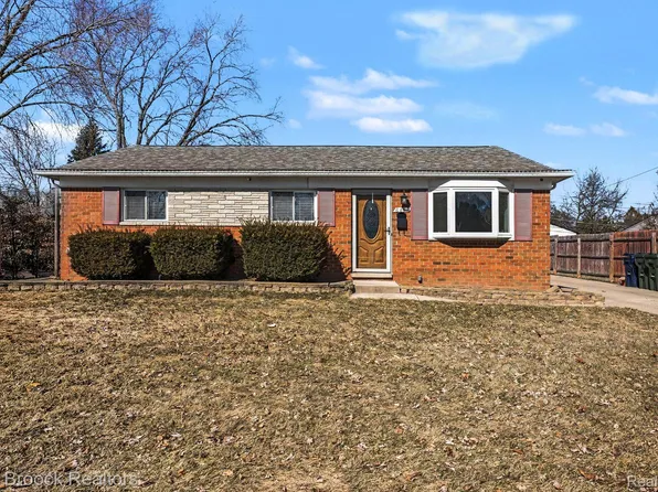 8451 Doncaster Dr, Sterling Heights, MI 48312