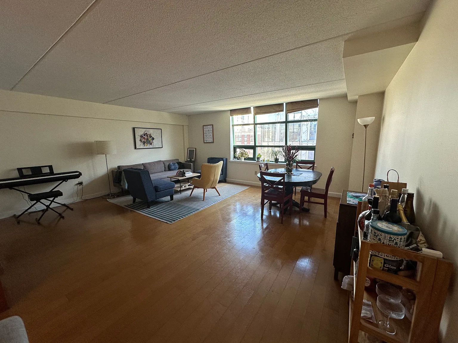 2 bed, 971 sqft, $4,000 — Photo 1