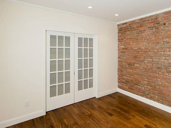3rd image of 612 E 9th St APT 1