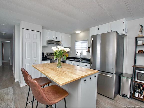 3rd image of 8 3rd St