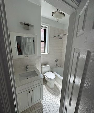 2nd image of 115 W 73rd St APT 8B