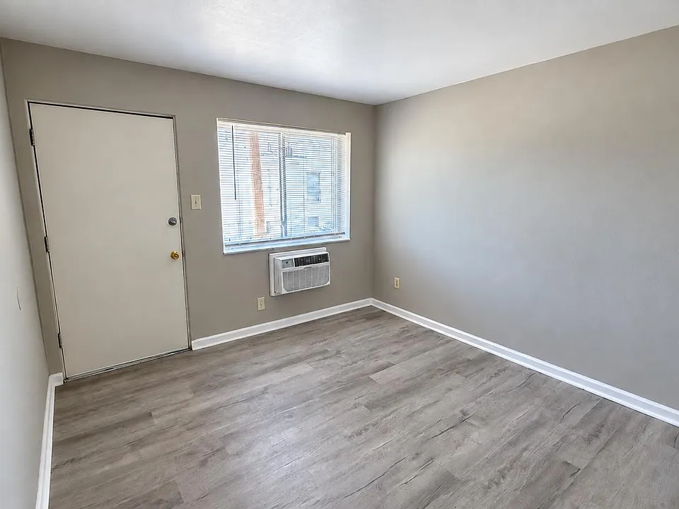 3320 Greenwood Blvd #7