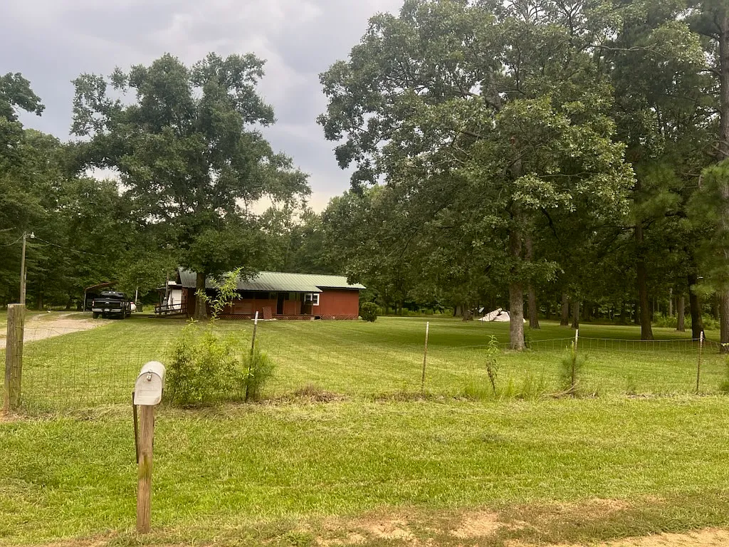 3 bed, 1350 sqft, $1,350 — Photo 3