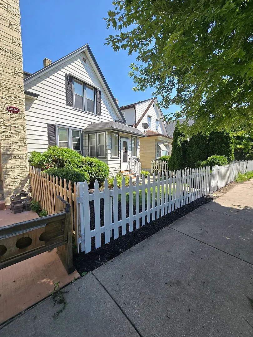 3224 S Howell Ave — Photo 1