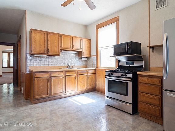4th image of 4244 N Damen Ave