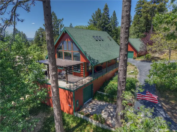 30 Park Dr, Running Springs, CA 92382