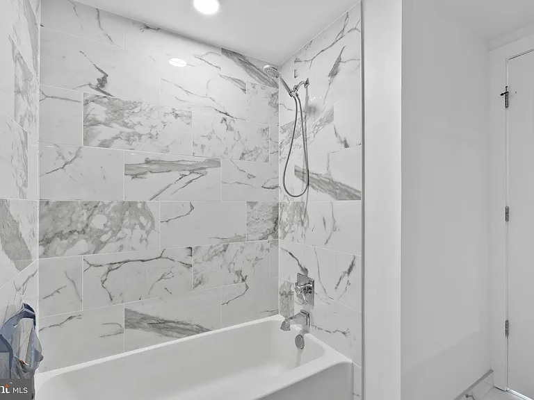 1245 N Pierce St #9 — Photo 21