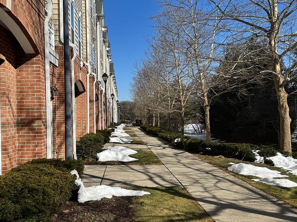 1st image of 813 De Luca Rd