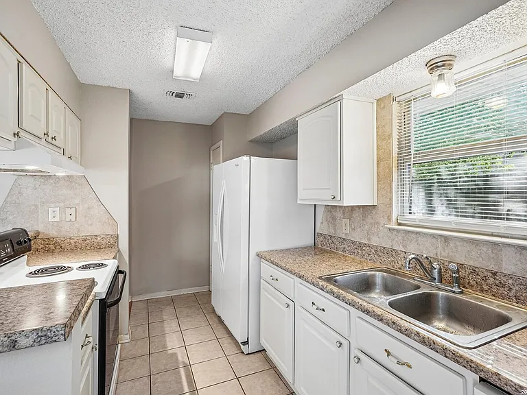 3806 Candlecrown Ct — Photo 18