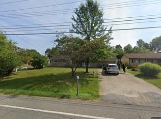 49 Robinhood Dr, Cranberry Township, PA 16066