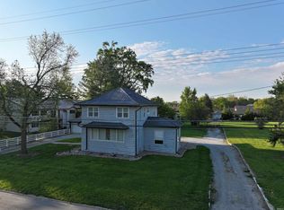 321 E 13th St, Winamac, IN 46996