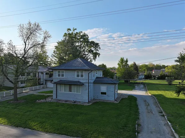 321 E 13th St, Winamac, IN 46996
