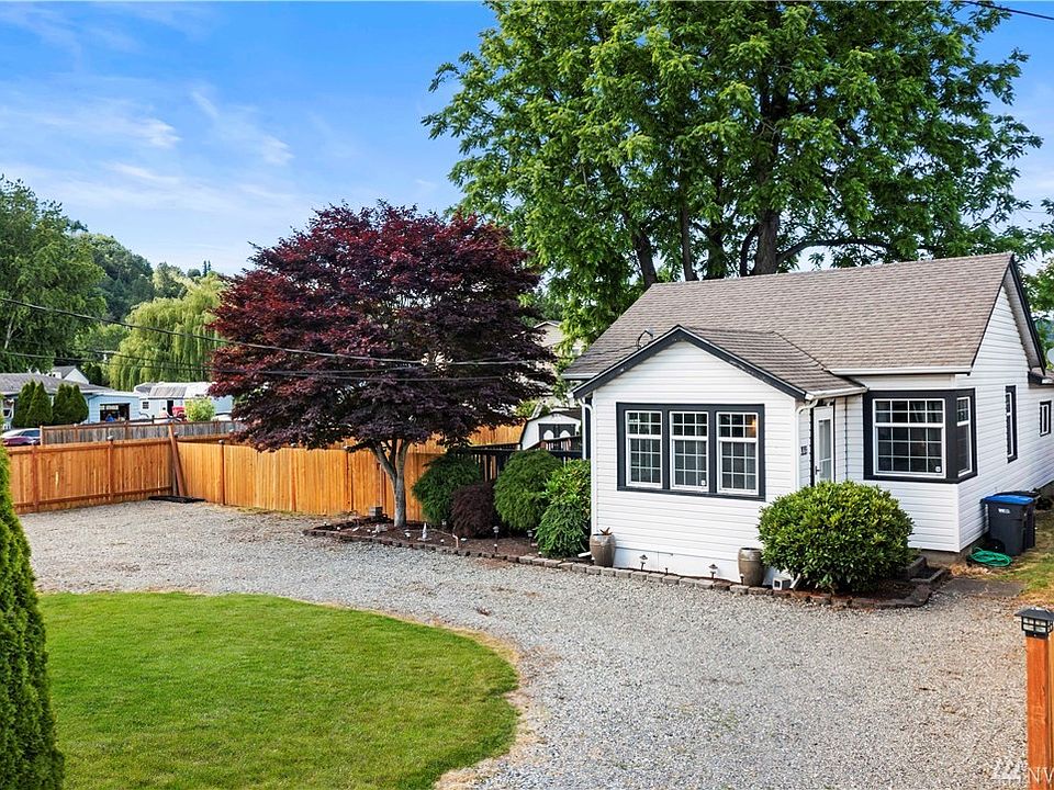 ~Welcome Home to this adorable RAMBLER in quiet Algona neighborhood~