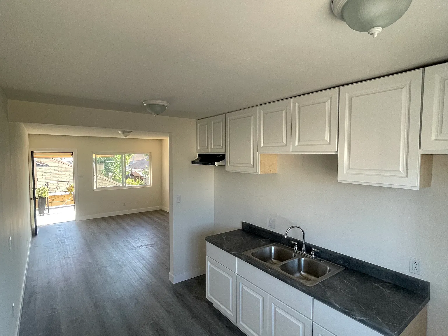 2 bed, 660 sqft, $2,400 — Photo 1