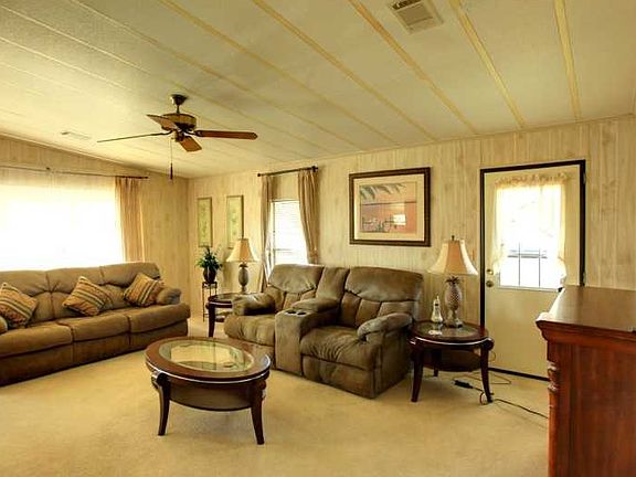 3rd image of 714 Silverthorn Ct