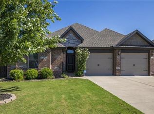 5801 W Murfield Dr, Rogers, AR 72758