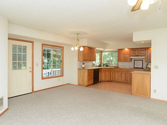 4th image of 1195 SE 54th Ave
