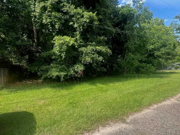 2754 Gonzales Rd, Mobile, AL 36605