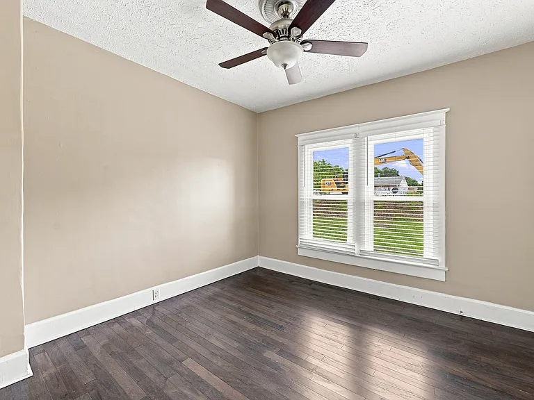2942 Macpherson Ave — Photo 10