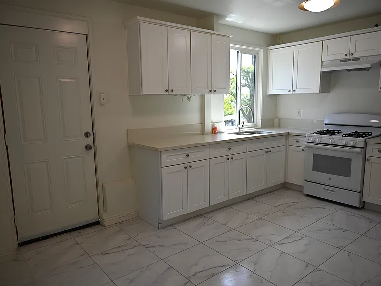 181 E Alegria Ave — Photo 10