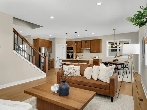 2164 Eustis St, Roseville, MN 55113