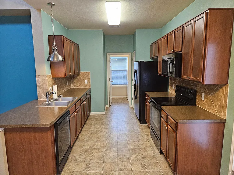 12836 Carillon Way — Photo 8