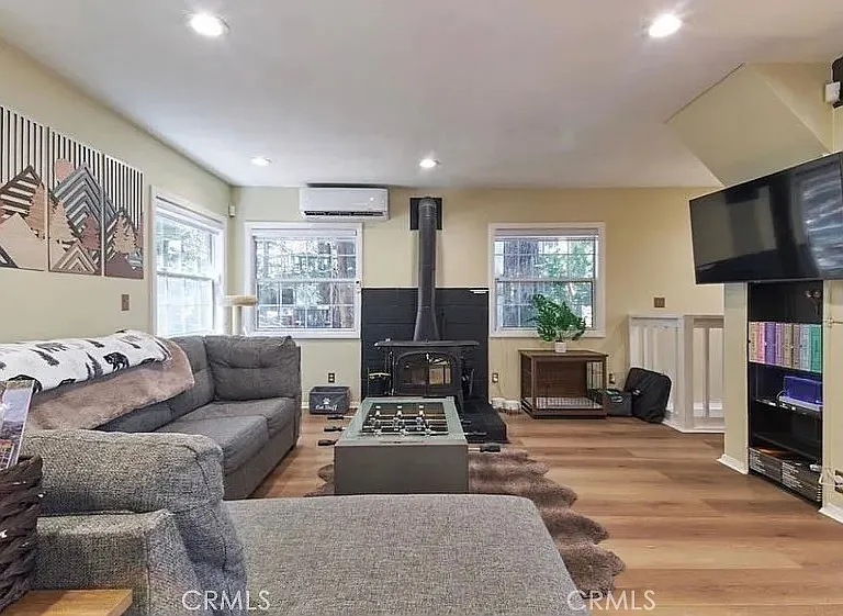 582 Rose Ln — Photo 6